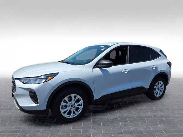 Used 2025 Silver Ford Active image 3