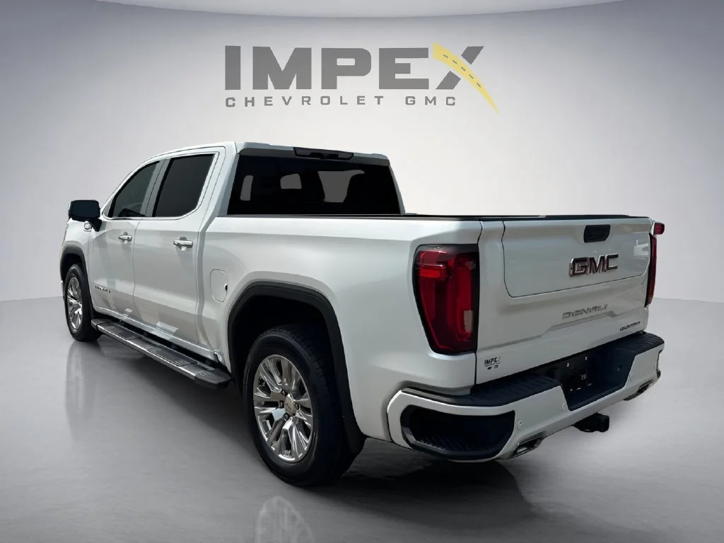 Used 2022 White Frost Tricoat GMC Denali image 3