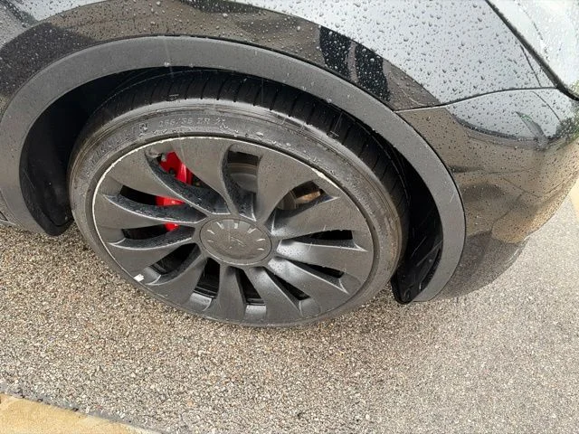 Used 2022  Tesla Performance image 2