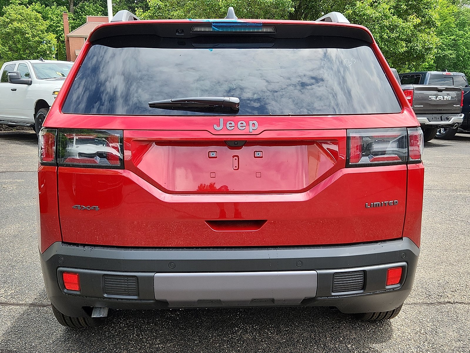 New 2026 Red Hot Pearl-Coat Exterior Paint Jeep Limited 4x4 image 5