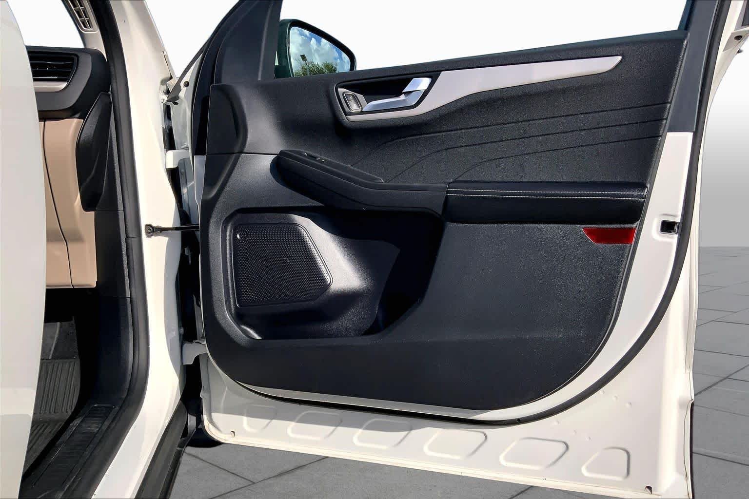 Used 2022 Star White Metallic Tri-Coat Ford SEL image 21
