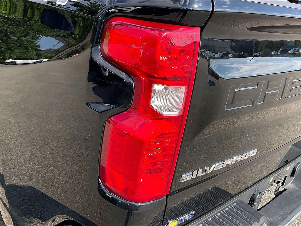 Used 2025 Black Chevrolet LT image 31