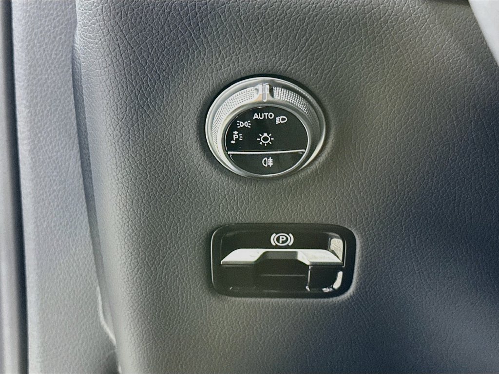 New 2027 Blue Mercedes-Benz GLC 300 image 10