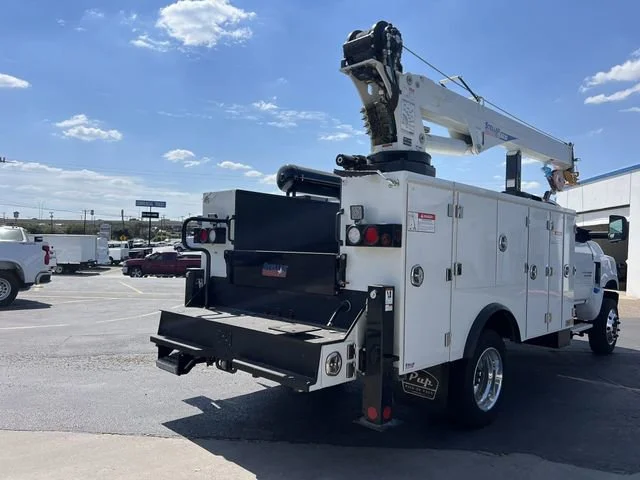 New 2024 Summit White Chevrolet Work Truck image 17