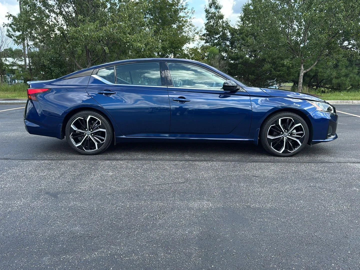 Used 2023 Deep Blue Pearl Nissan 2.5 SR image 6