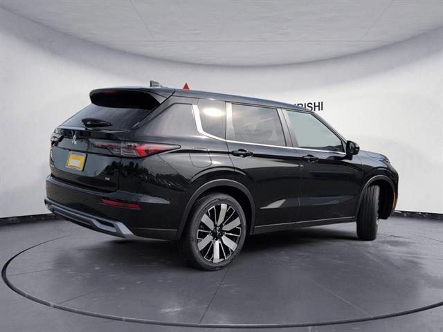 New 2026 Black Diamond Mitsubishi SE image 4