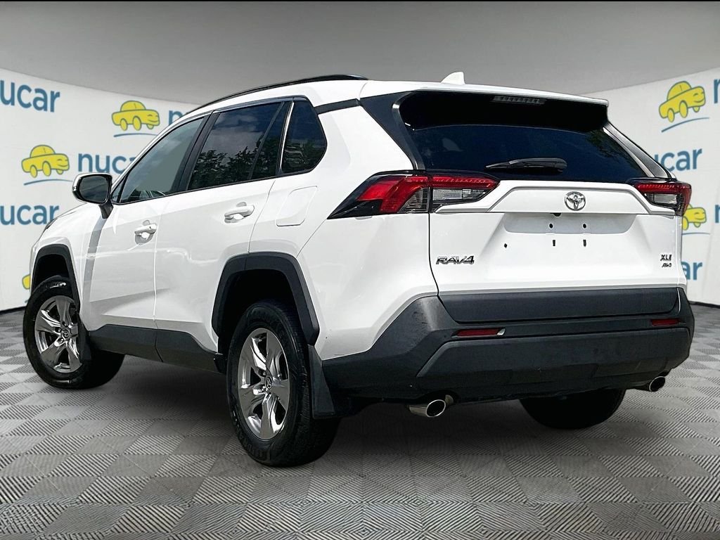 Used 2022 White Toyota XLE image 4