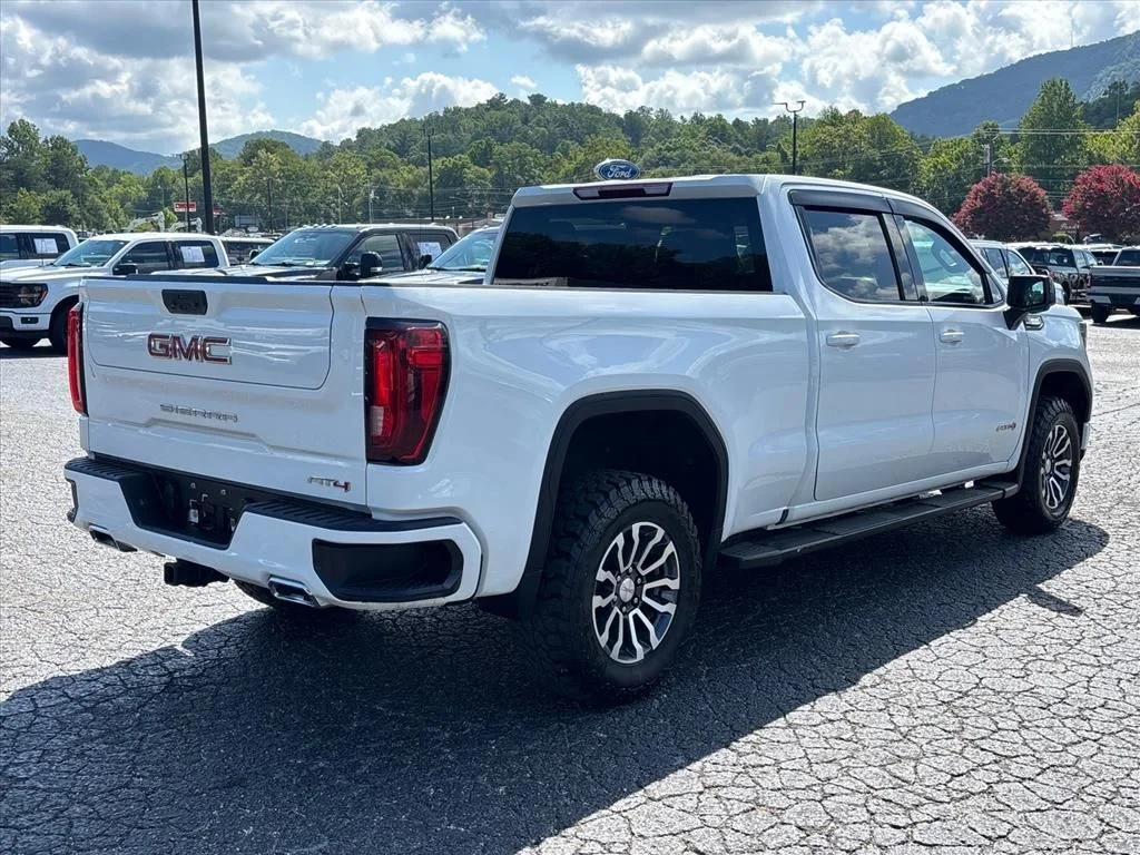 Used 2022 White GMC AT4 image 8