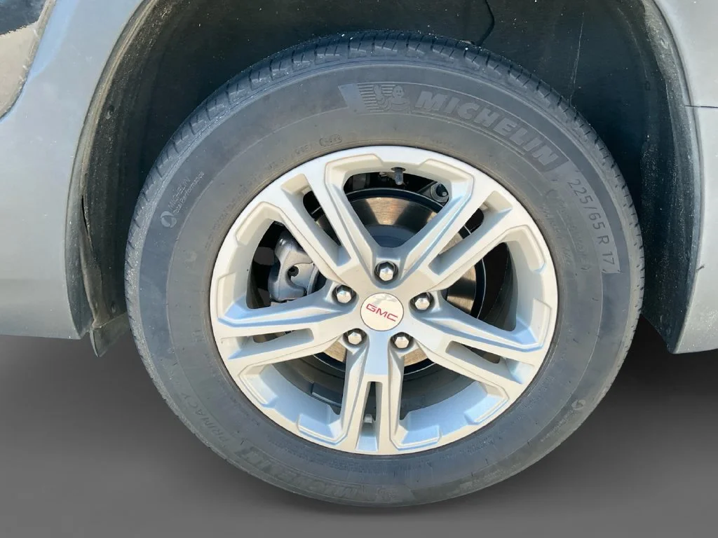 Used 2023 EBONY TWILIGHT METALLIC GMC SLE image 9