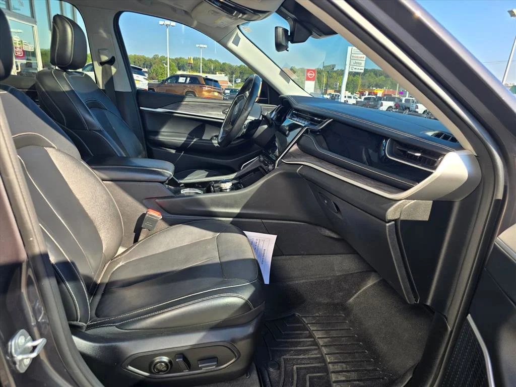 Used 2022 Gray Jeep Limited image 8