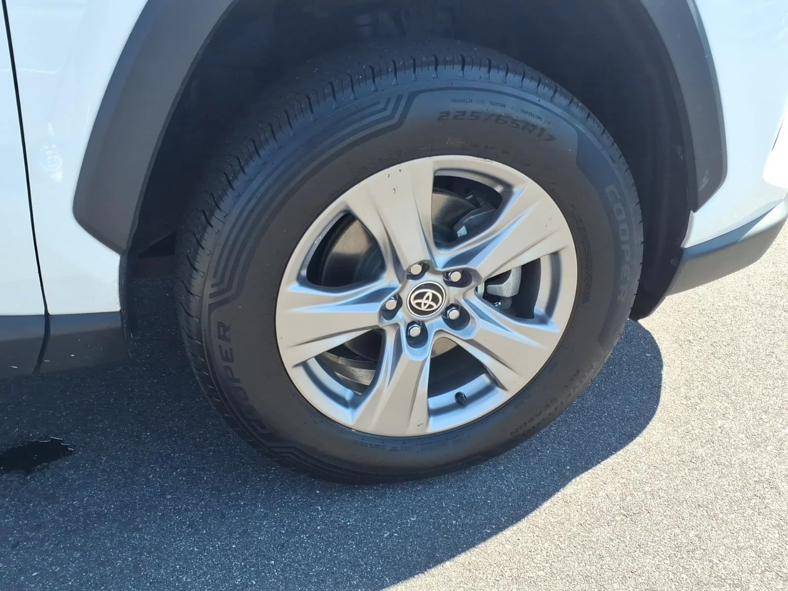 Used 2022  Toyota XLE image 12