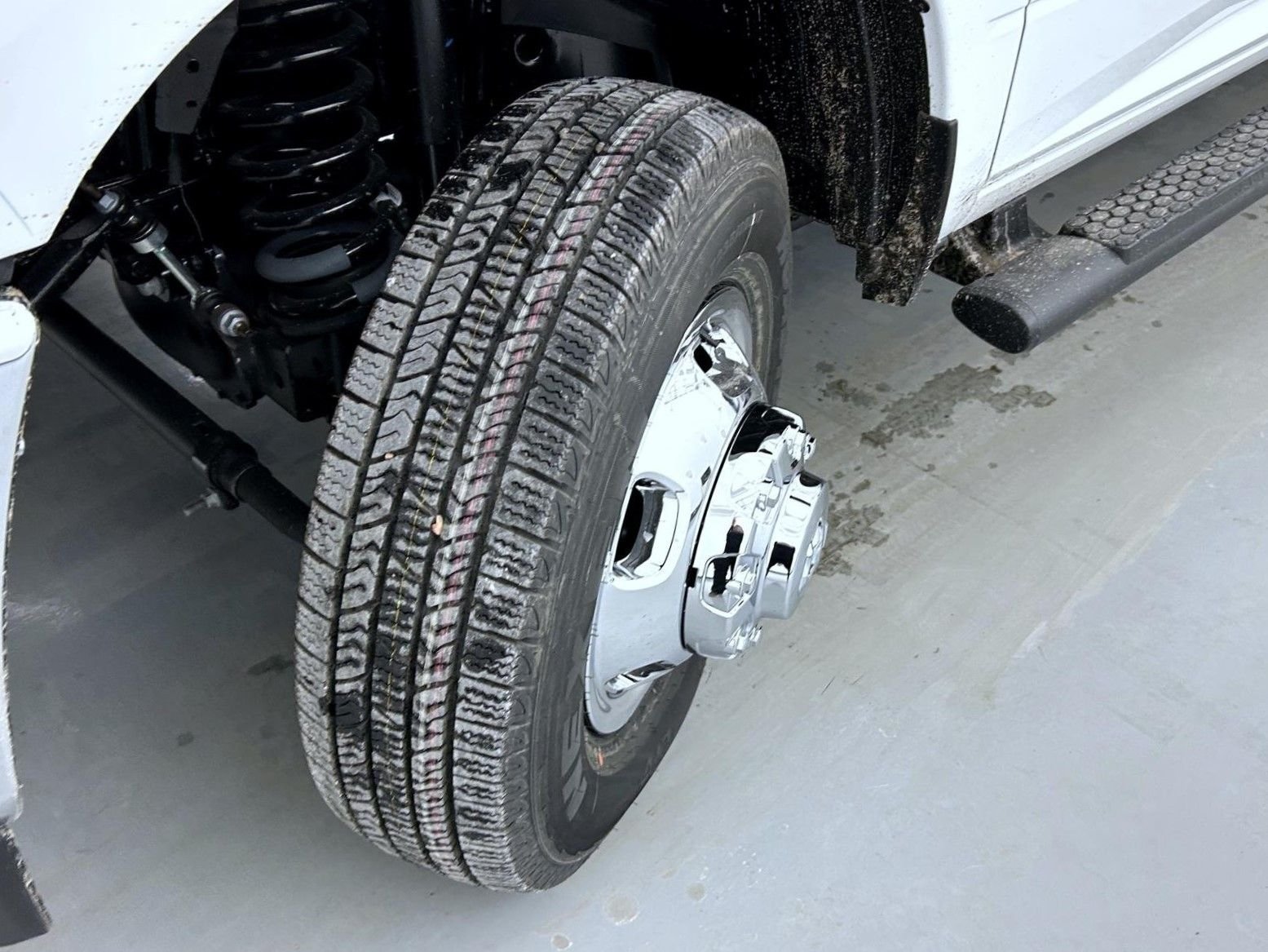New 2026 Bright White Clear-Coat Exterior Paint RAM Tradesman image 23