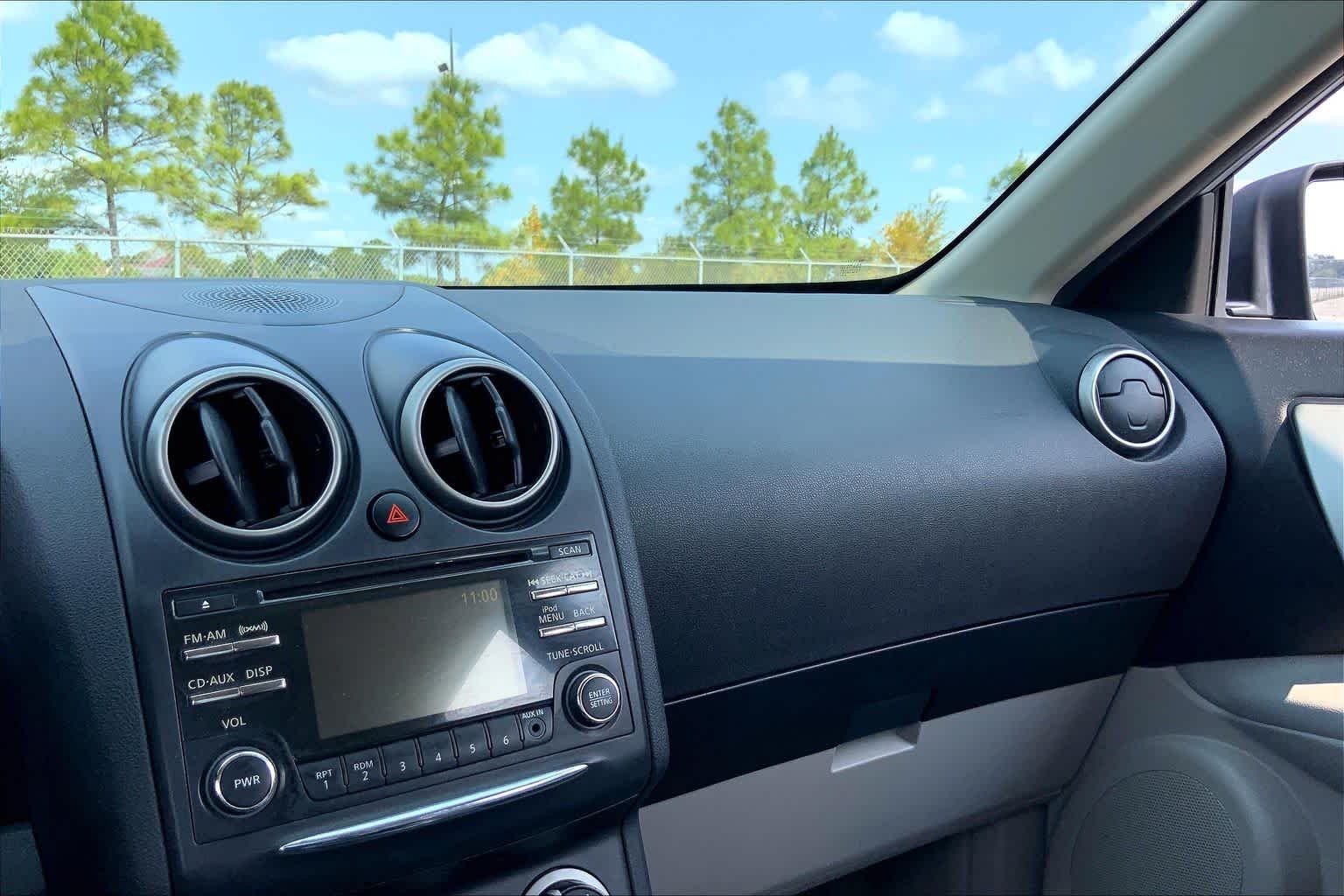 Used 2014 Frosted Steel Nissan S image 35