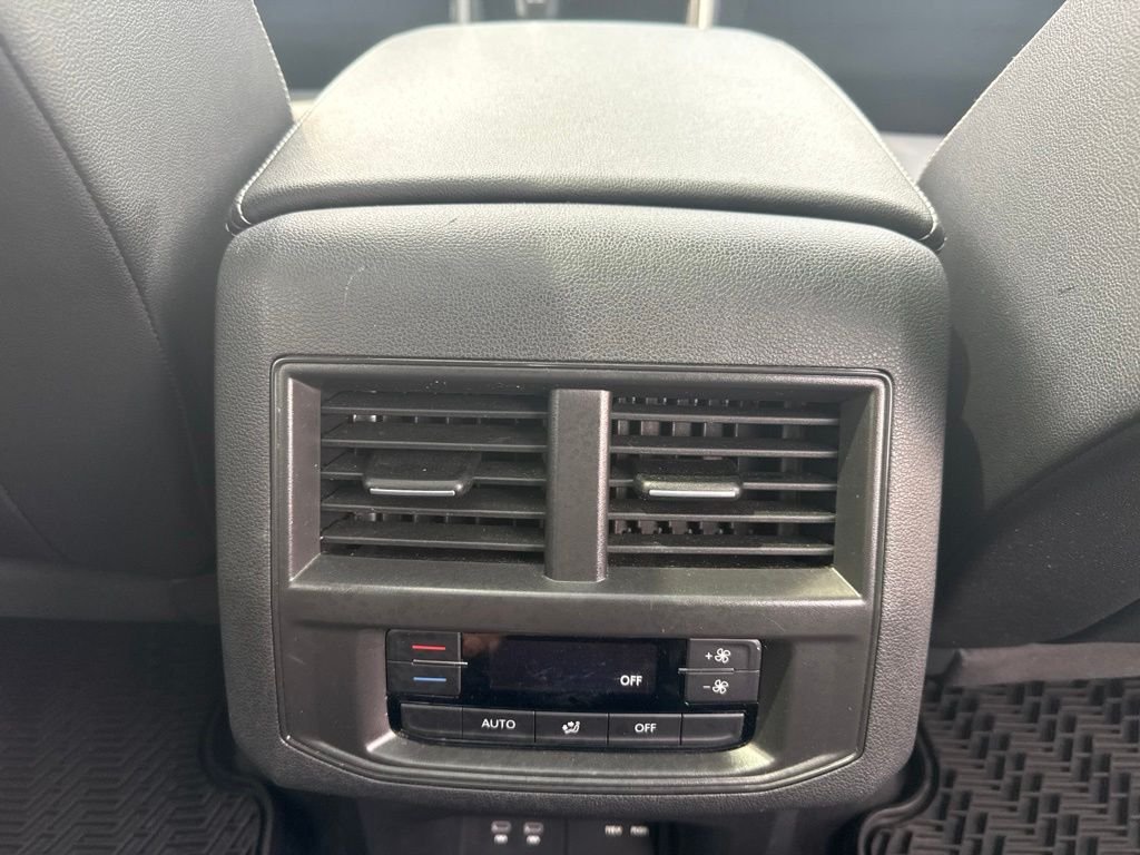 Used 2022 Silver Volkswagen 3.6L V6 SE w/Technology image 18