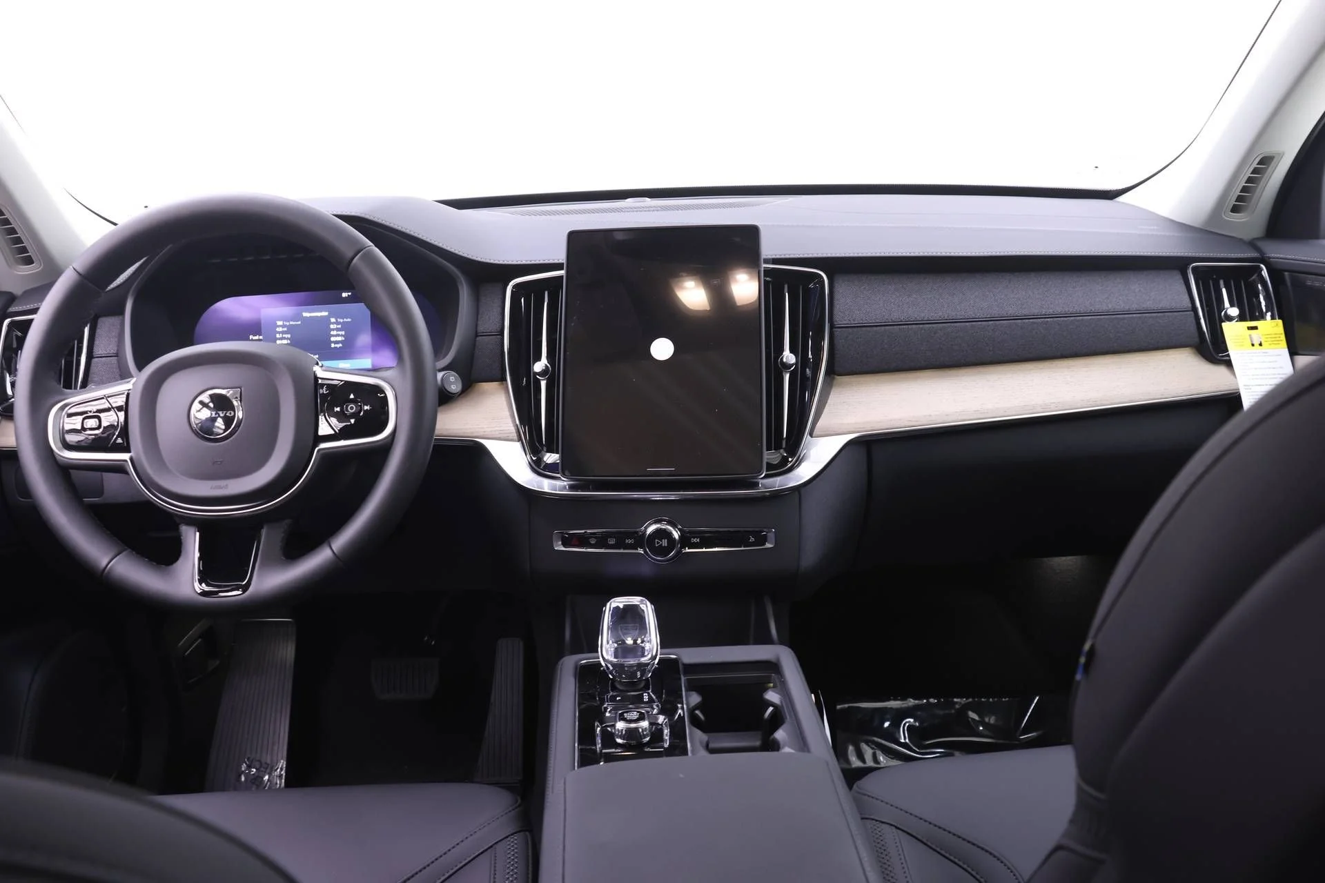 New 2027  Volvo B6 Plus 7-Seater image 8