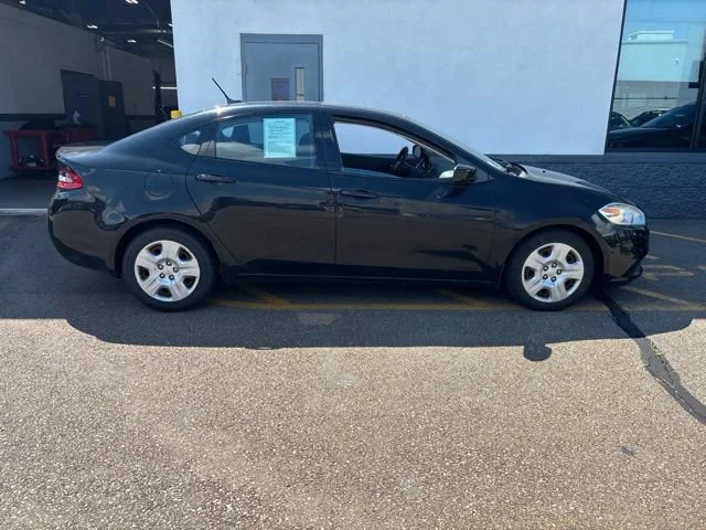 Used 2015 Pitch Black Clearcoat Dodge SE image 4
