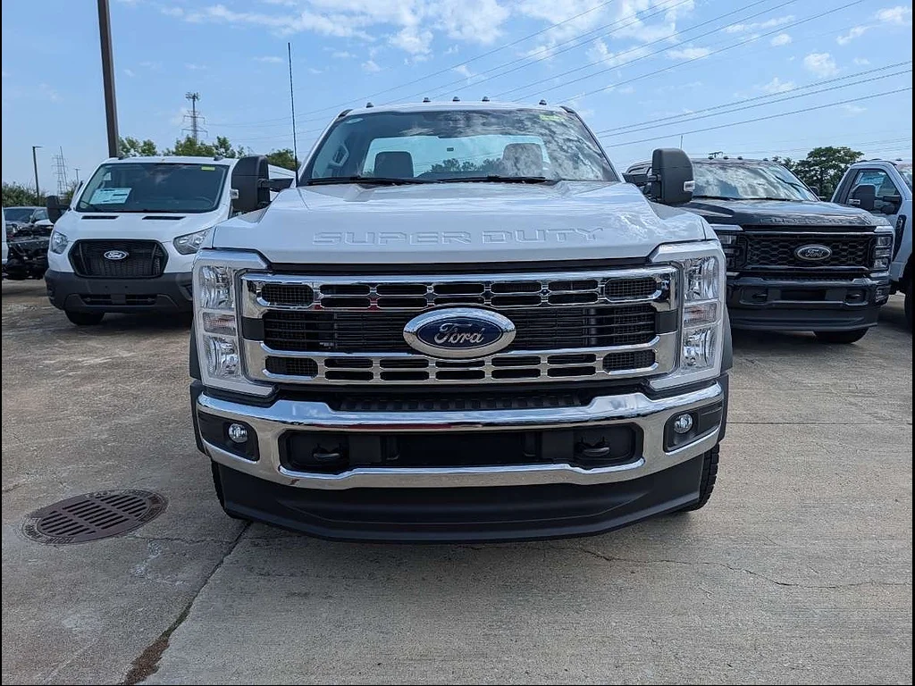 New 2026 Oxford White Ford F-550® XL image 2