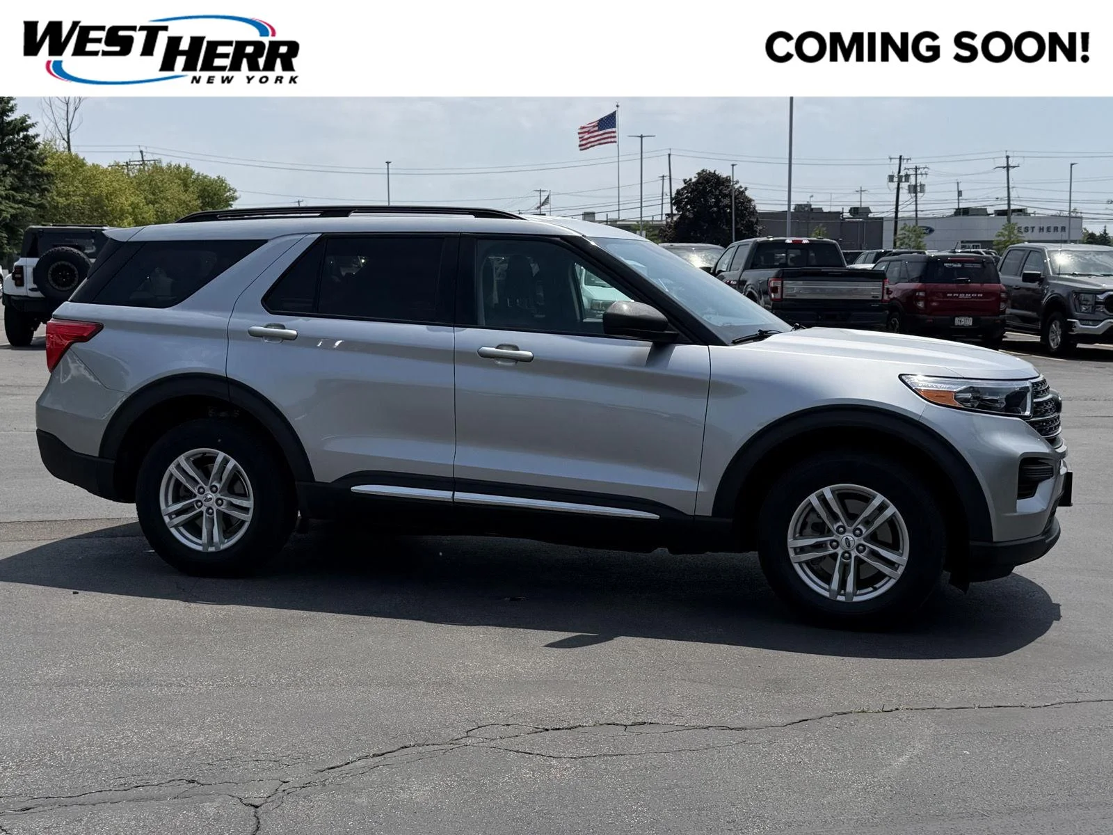 2023 Ford Explorer XLT 4WD's photo