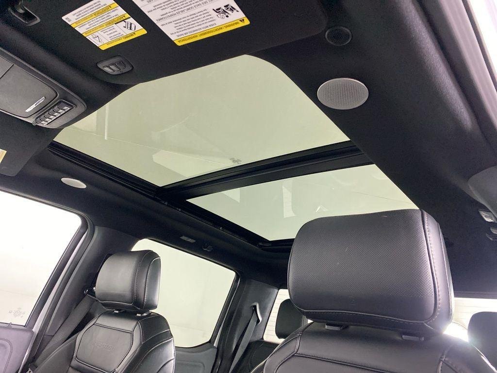Used 2023 Oxford White Ford Raptor image 9