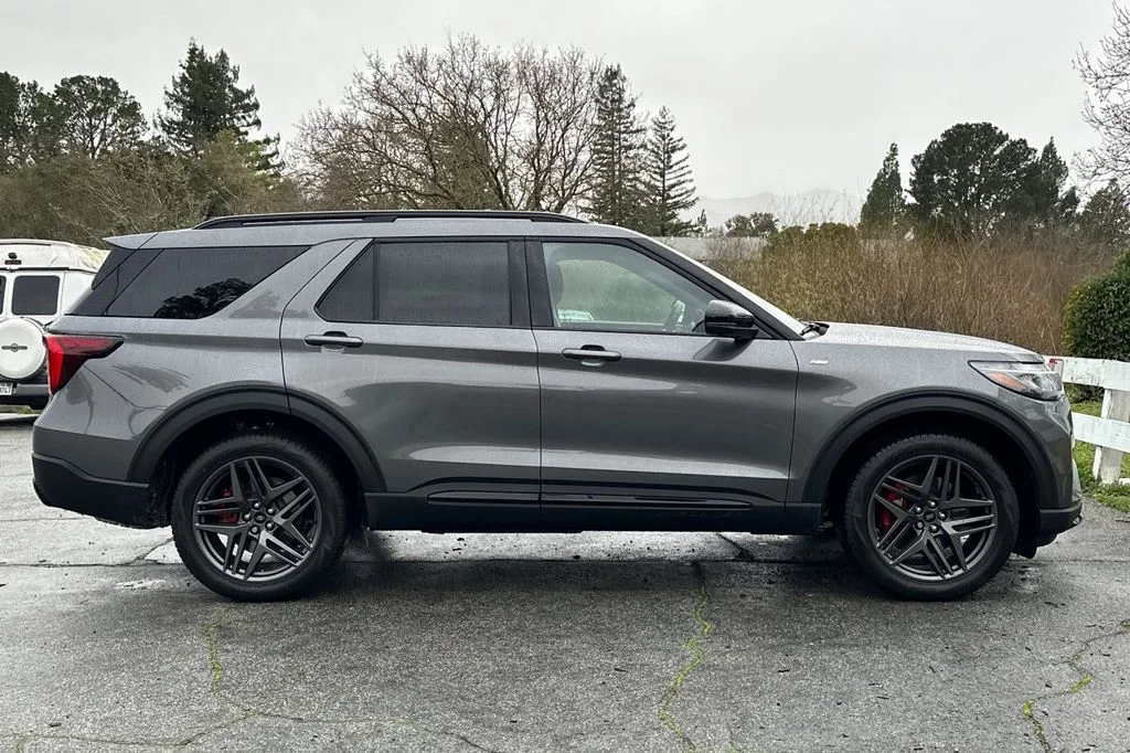 New 2026 Gray Metallic Ford ST-Line image 3