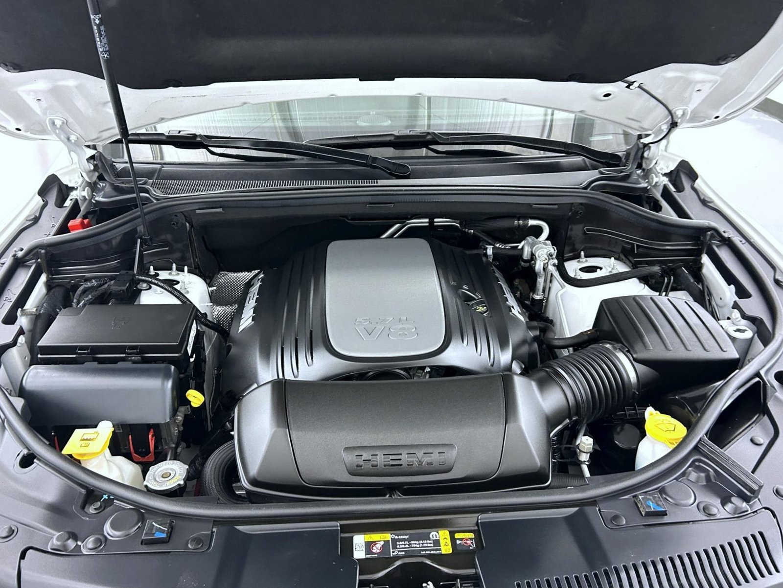 Used 2023 White Knuckle Clearcoat Dodge R/T image 26