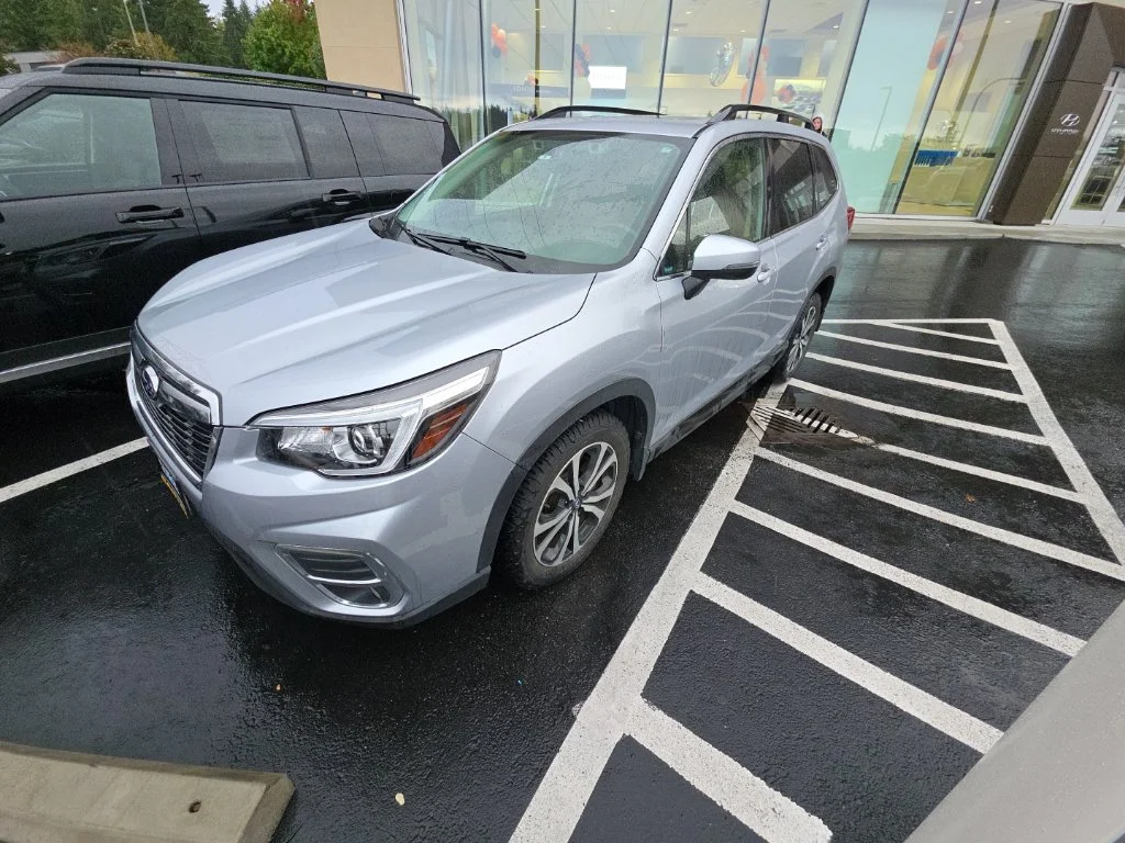 Used 2019 Ice Silver Metallic Subaru Limited image 1