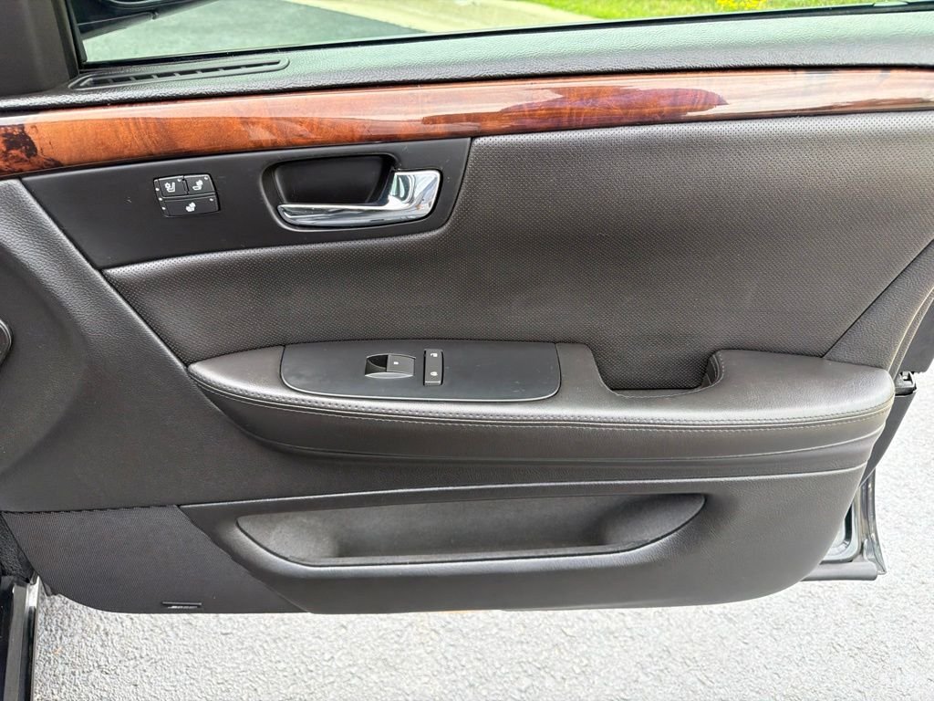 Used 2008 Black Cadillac Base image 15