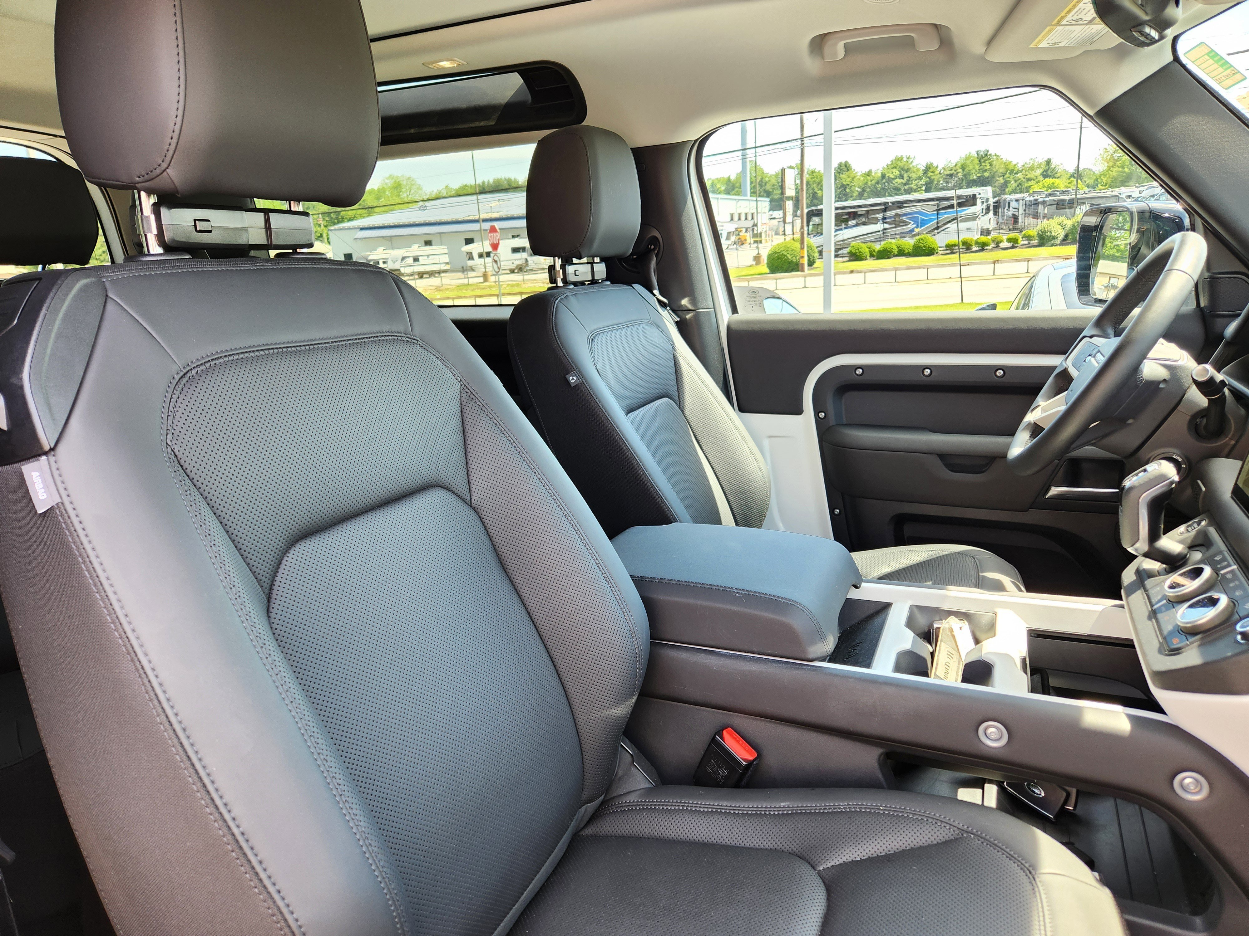 Certified Used 2025 Fuji White Land Rover S image 13