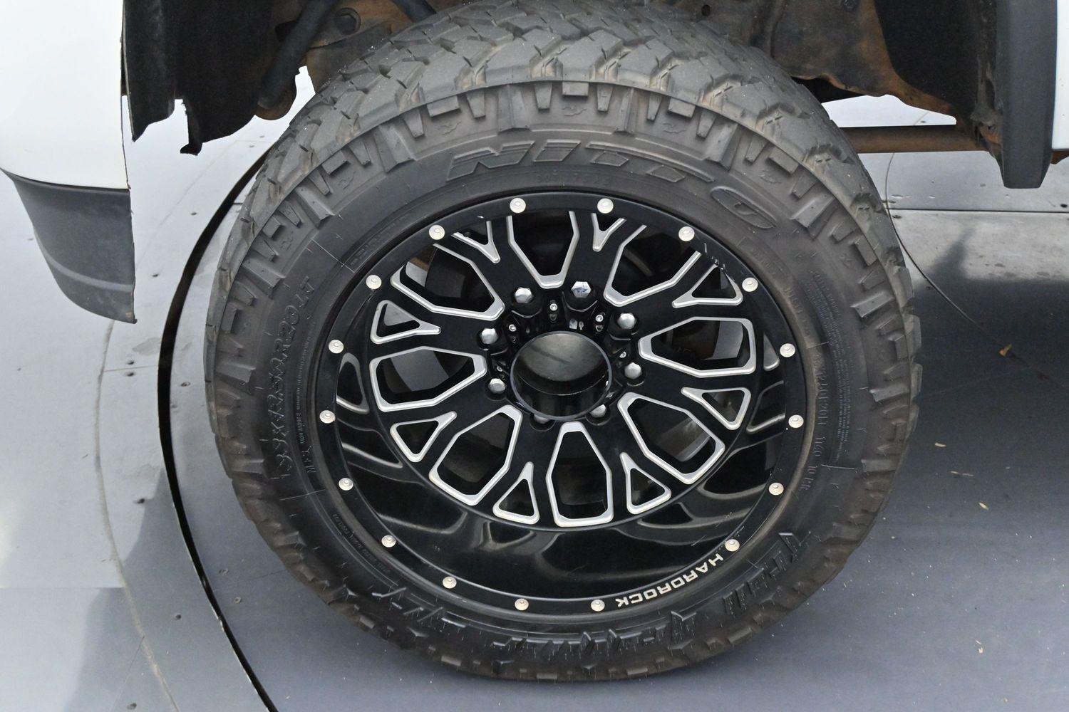 Used 2019 White Frost Tricoat GMC Denali image 34