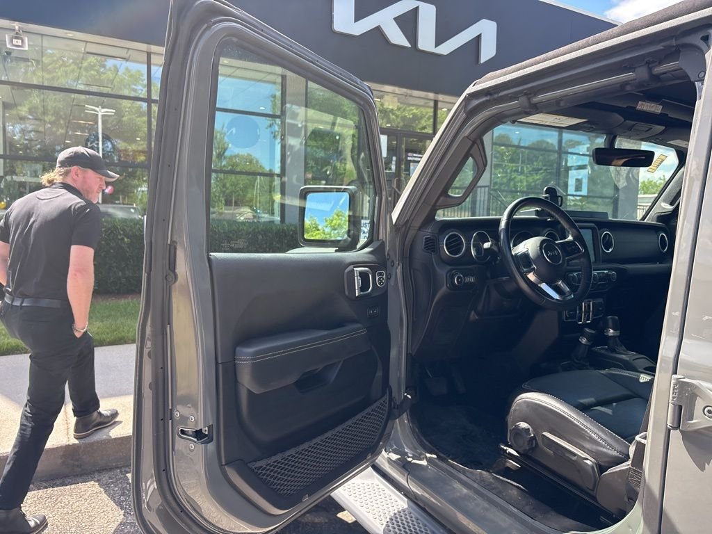 Used 2019 Gray Jeep Unlimited Sahara image 18