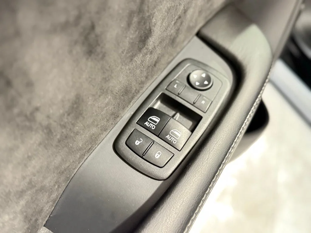 Used 2018 Black Dodge SRT image 19
