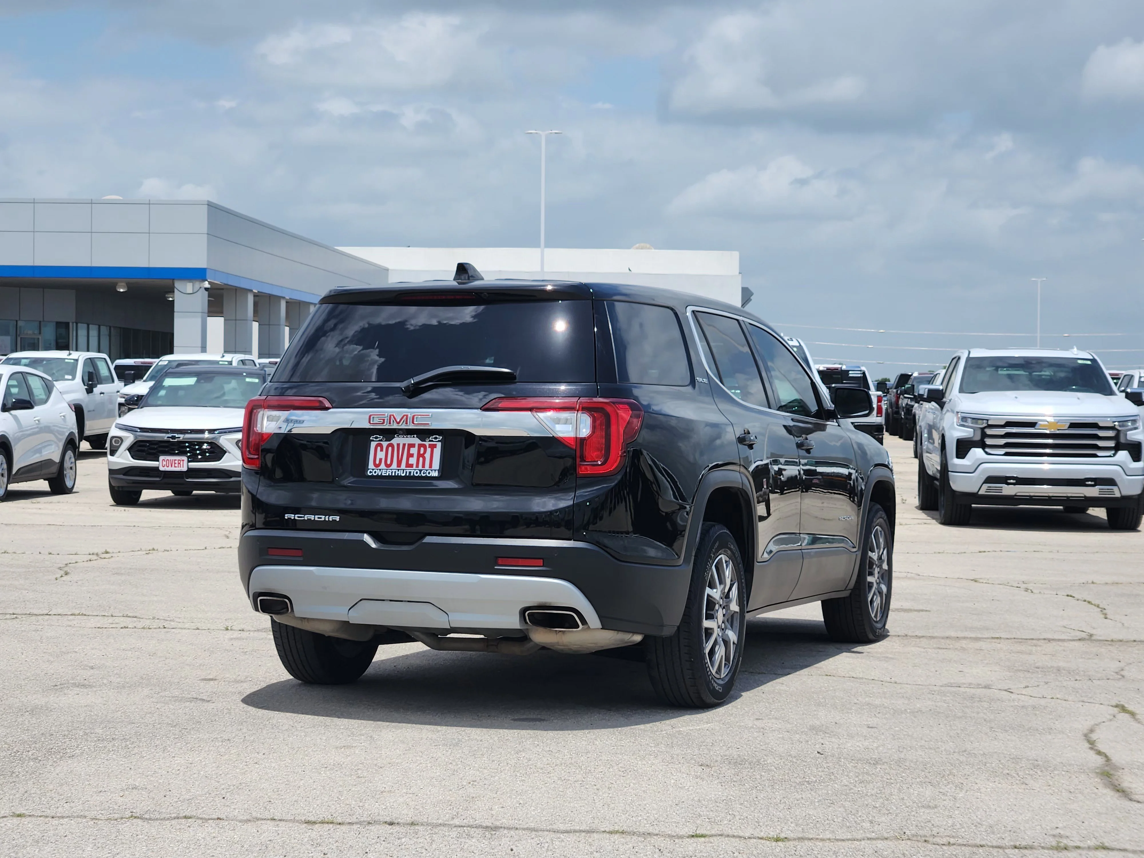 Used 2023 Ebony Twilight Metallic GMC SLE image 7