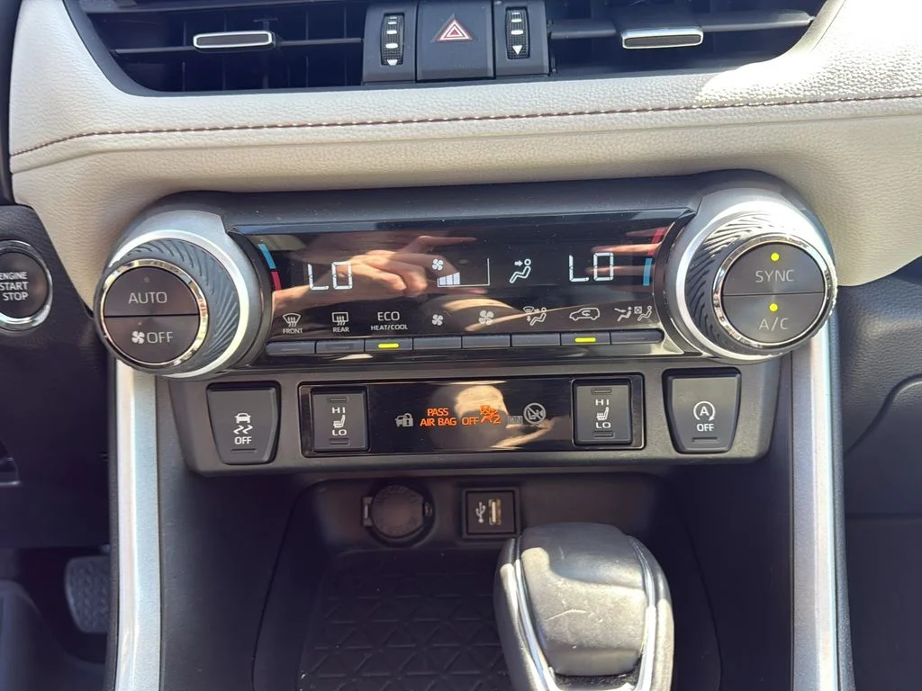 2024 Toyota RAV4 XLE Premium - Photo 18
