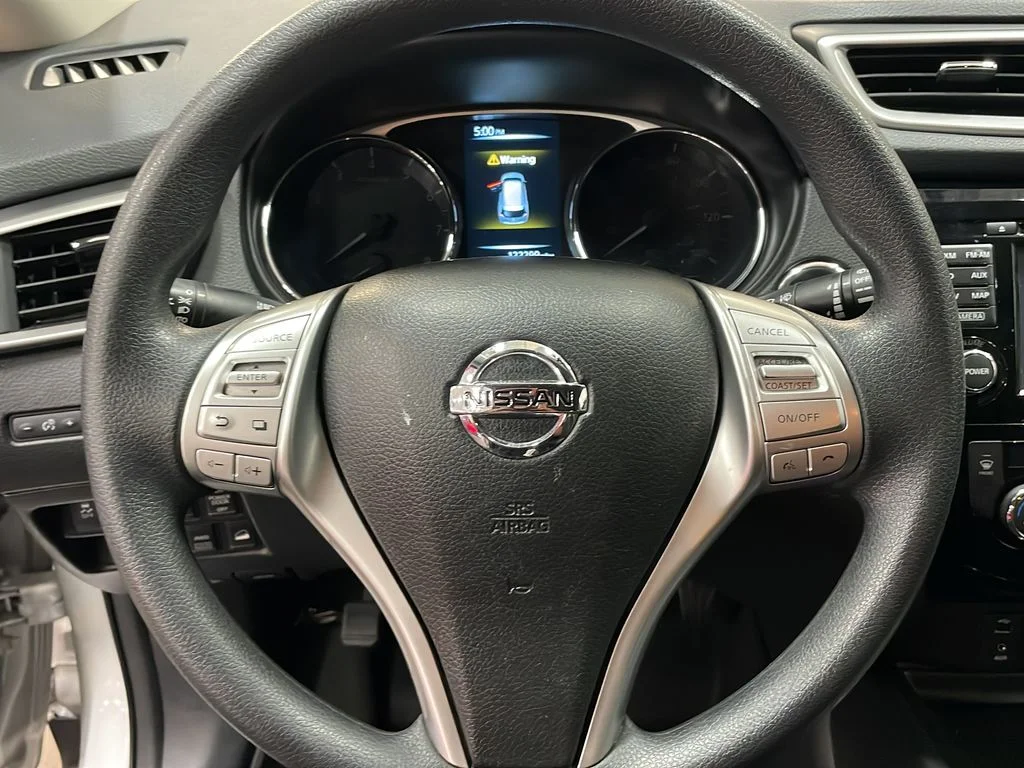 Used 2015 Silver Nissan SV image 38