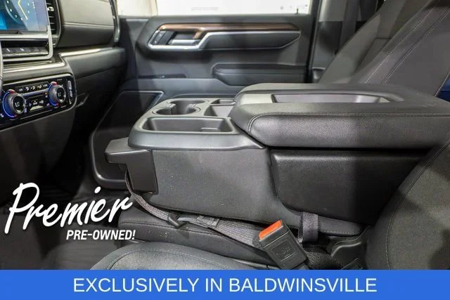 Used 2025 Summit White Chevrolet LT image 17