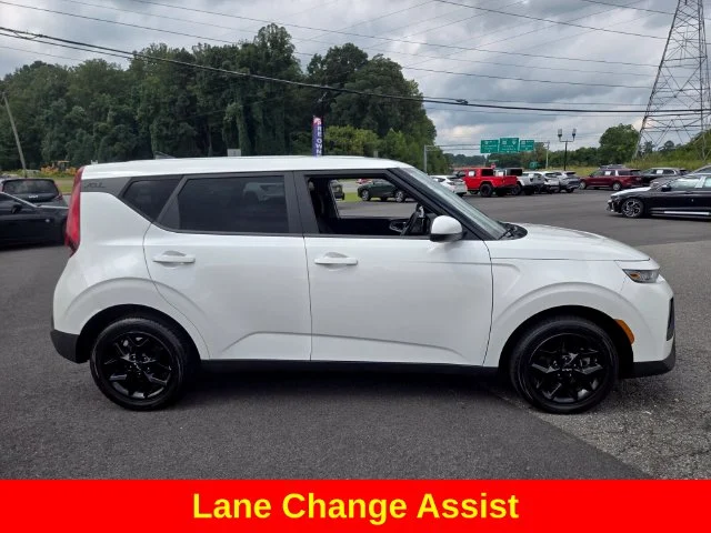Used 2022 White Kia LX image 10