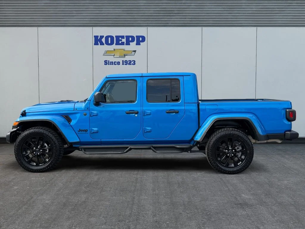 Used 2025 Hydro Blue Pearlcoat Jeep Nighthawk image 2