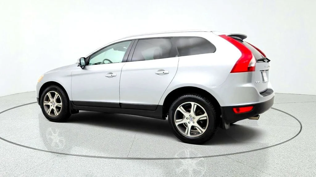 Used 2013 Electric Silver Metallic Volvo AWD 4dr T6 image 7
