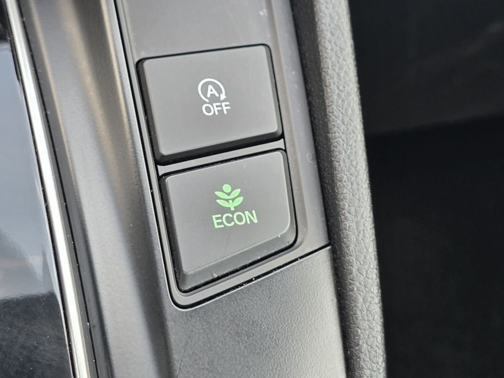 Used 2022 White Honda EX image 29