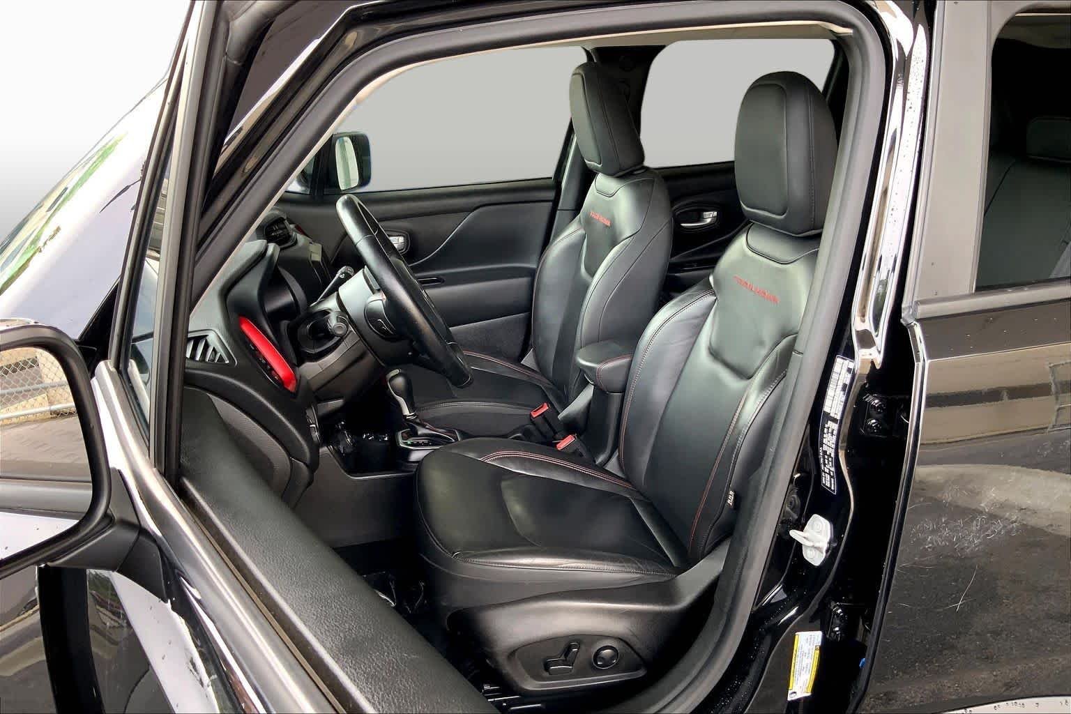 Pre-Owned 2023 Jeep Renegade Trailhawk