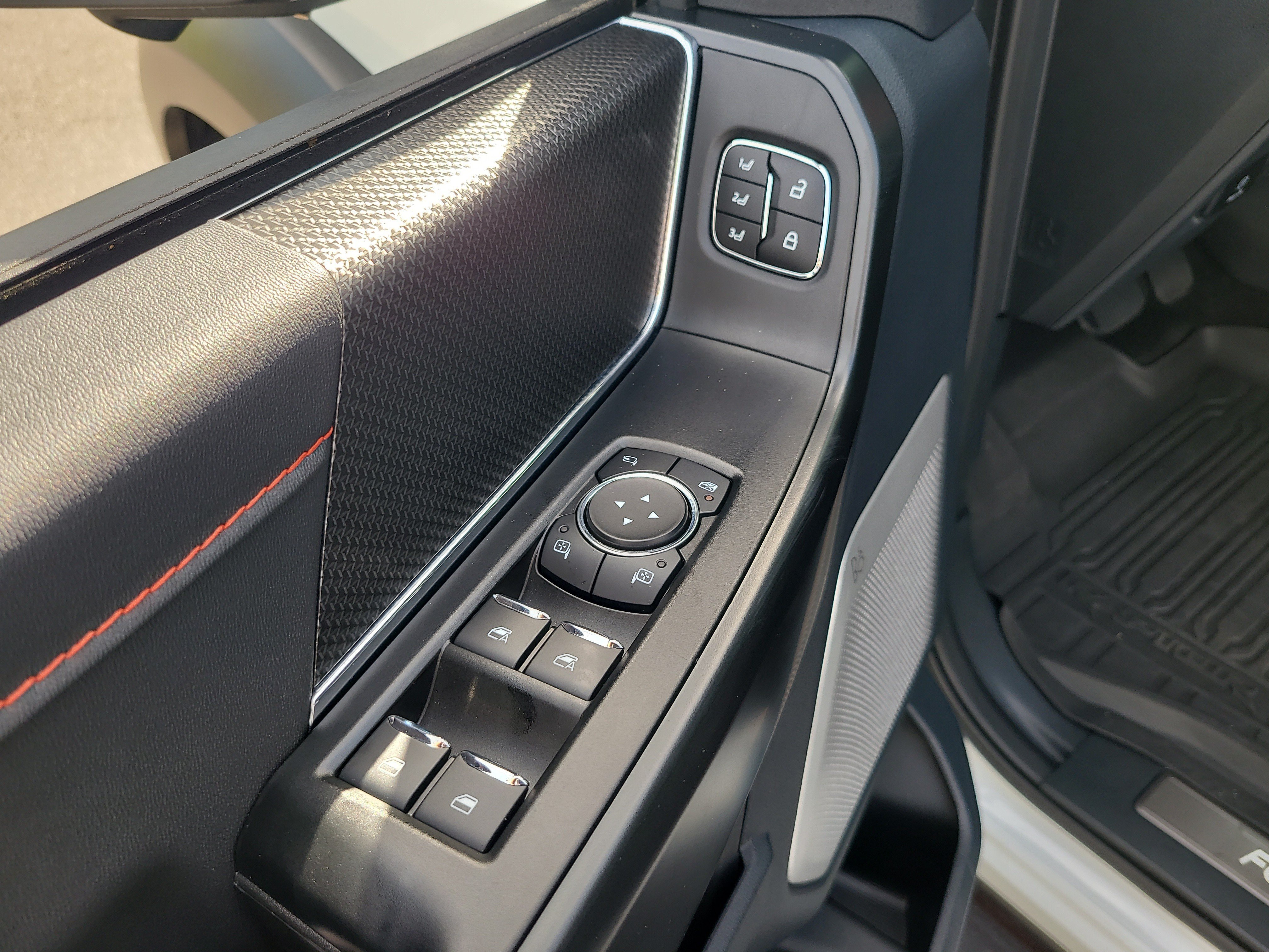 Used 2025 Oxford White Ford Raptor image 17
