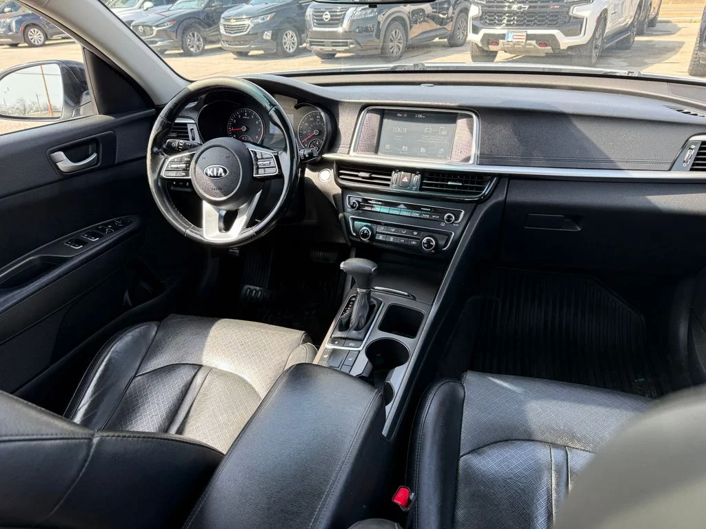 Used 2020 Silver Kia SE image 18