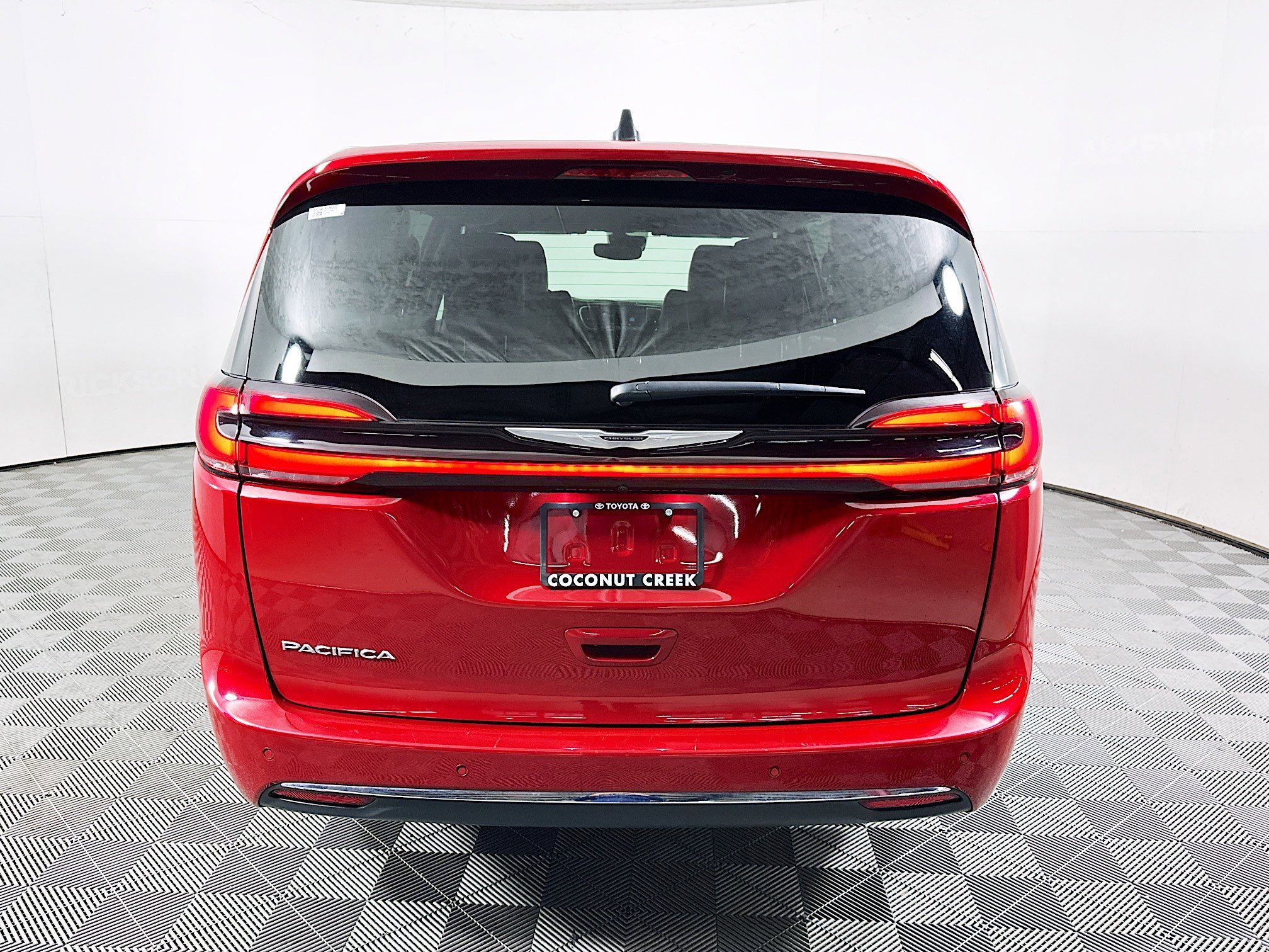 2025 Chrysler Pacifica thumbnail 6