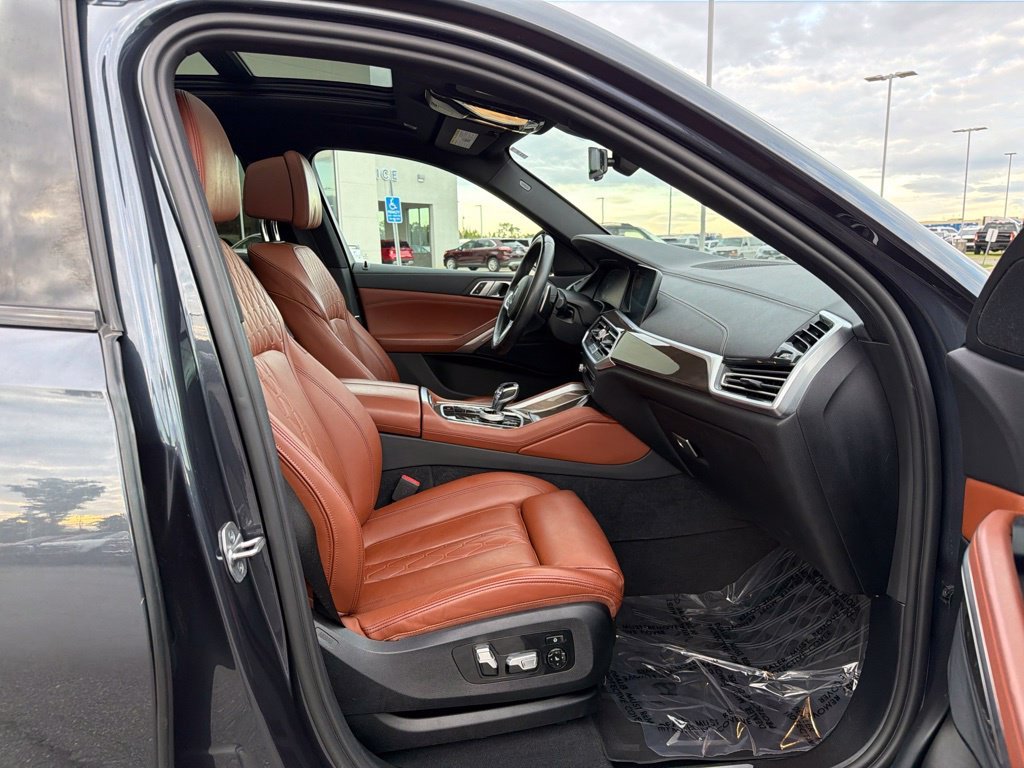 Used 2022 Arctic Gray Metallic BMW xDrive40i image 21