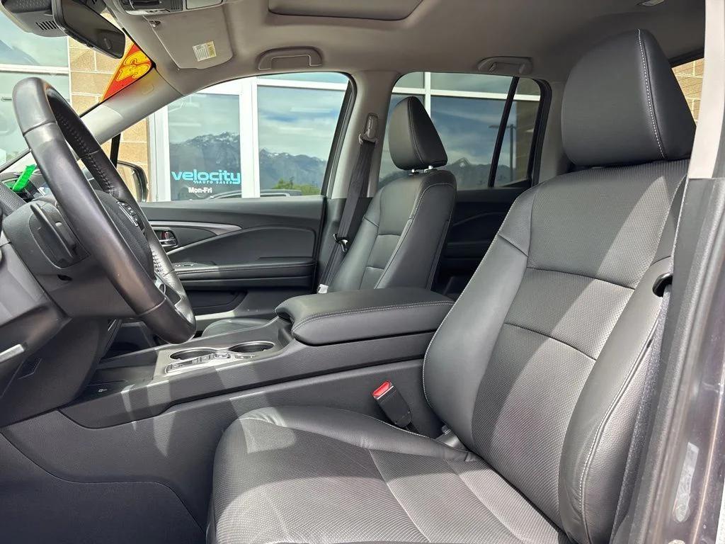 Used 2025 Black Honda RTL image 13