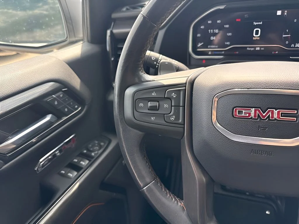 Used 2022 White GMC AT4 image 17