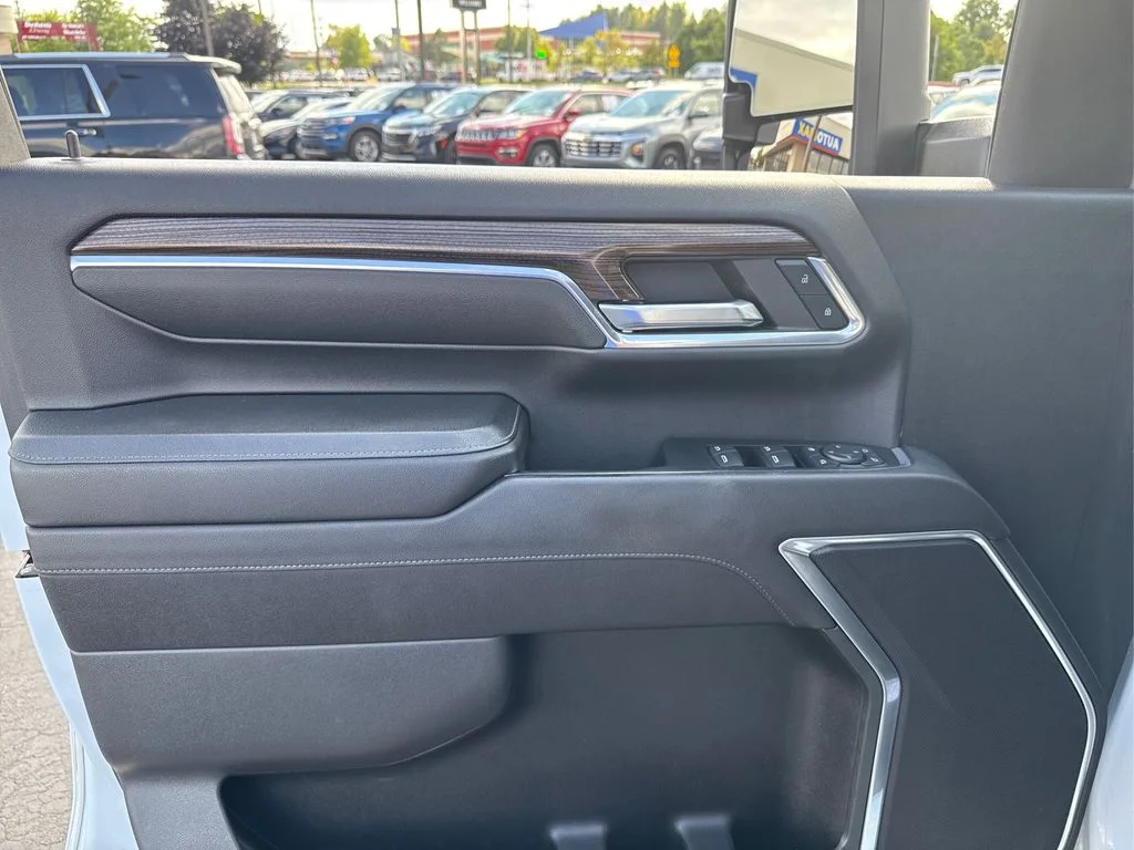 Used 2024 Summit White Chevrolet LT image 16