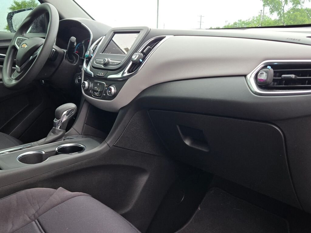 Used 2022 Silver Chevrolet LS image 6