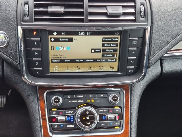 Used 2019 Red Lincoln Reserve image 18