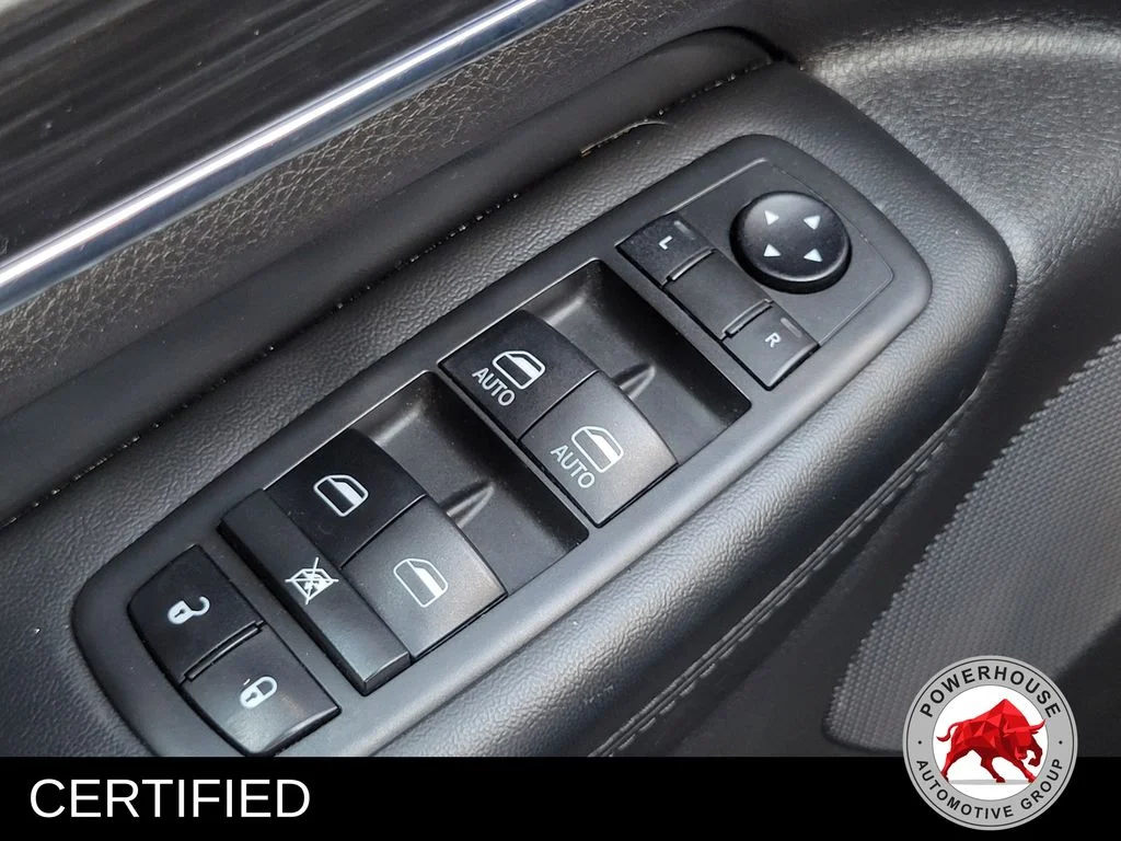 Used 2019 Silver Jeep Limited image 28